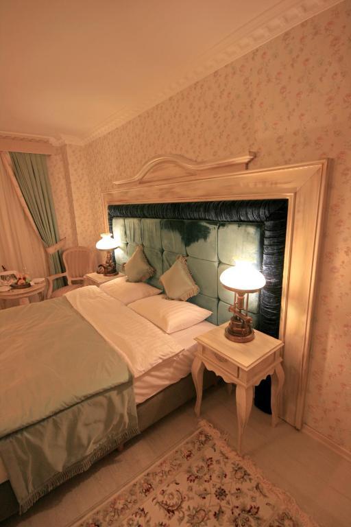 Trilyali Butik Hotel Tirilye Bilik gambar